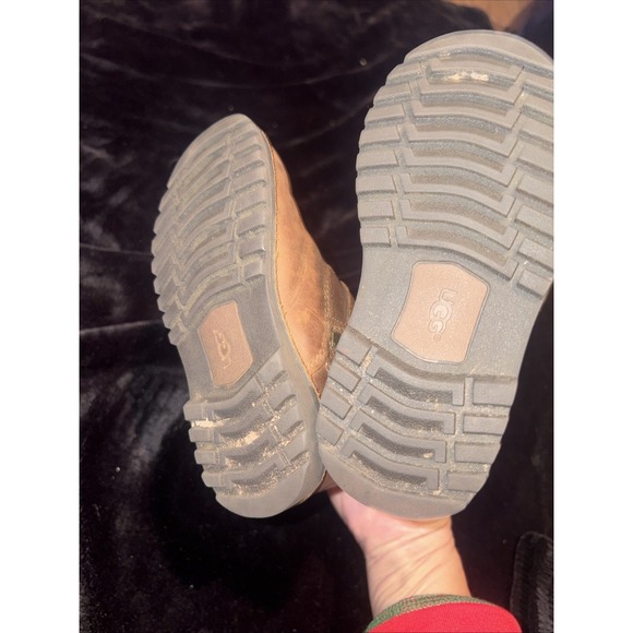 Toddler Size 9 UGG Boots Brown (1H) - Picture 3 of 6